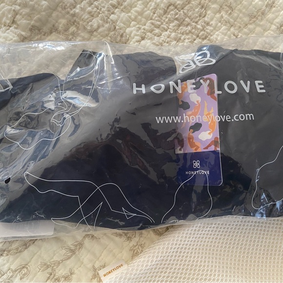 New in package Honeylove wireless v-neck bra XL and free lingerie wash bag - Picture 1 of 6